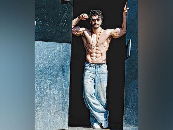 Tiger Shroff shares jaw-dropping video of his high jump kick