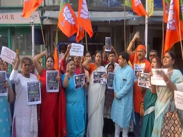 Bjp Mahila Morcha Holds Protest In Kolkata Against Wb Govt For Banning