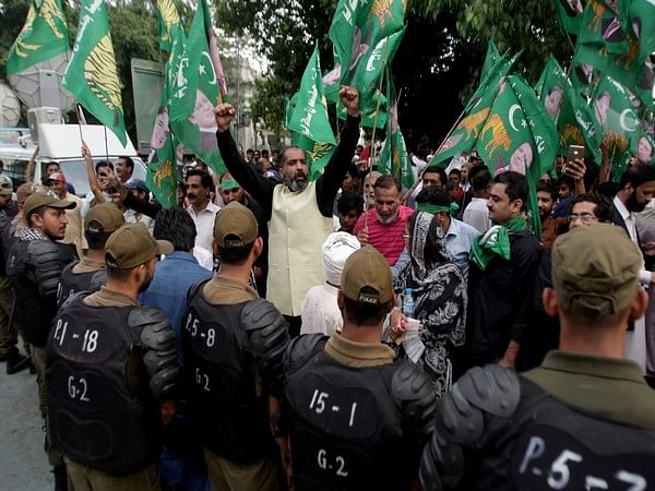 Pakistan Pdm Seeks Local Admins Permission For Sit In Outside Sc