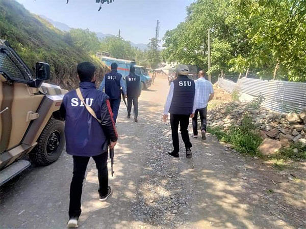 J-K: SIU Awantipora raids multiple locations in Reshipora Tral, incriminating material recovered