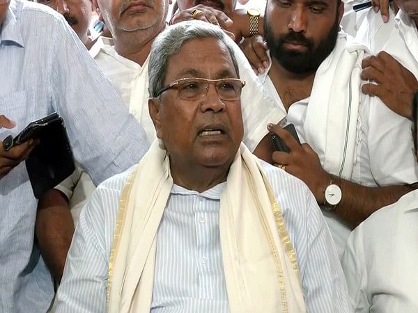WATCH | Crowd Chants 'Modi Modi' in Presence of Karnataka CM, PM Says 'Aisa  Hota Rehta Hai' - News18