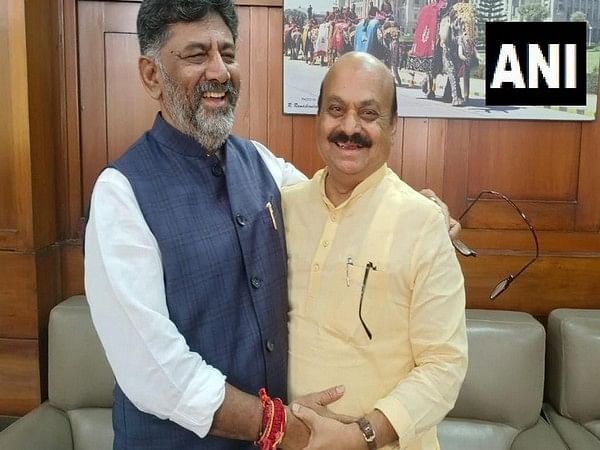 K'taka: DK Shivakumar meets former CM Basavaraj Bommai ahead of legislative assembly session