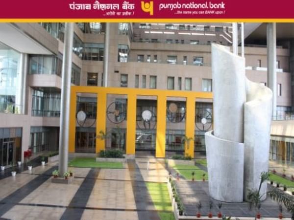 Punjab National Bank clarifies Aadhar, ID cards not required to exchange Rs 2000 notes