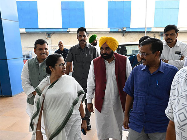 Kejriwal meets West Bengal CM Mamata Banerjee to ensure bill on Delhi services is not passed in Rajya Sabha