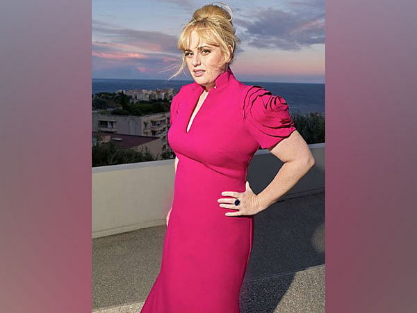  Rebel Wilson to make directorial debut with musical comedy 'The Deb'. 