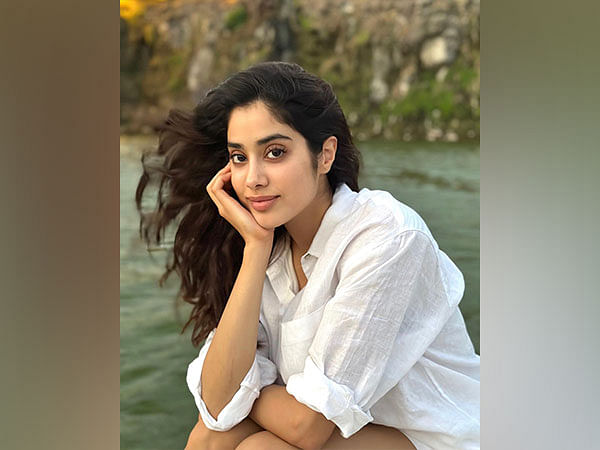 Janhvi Kapoor shares pictures from her tropical getaway 