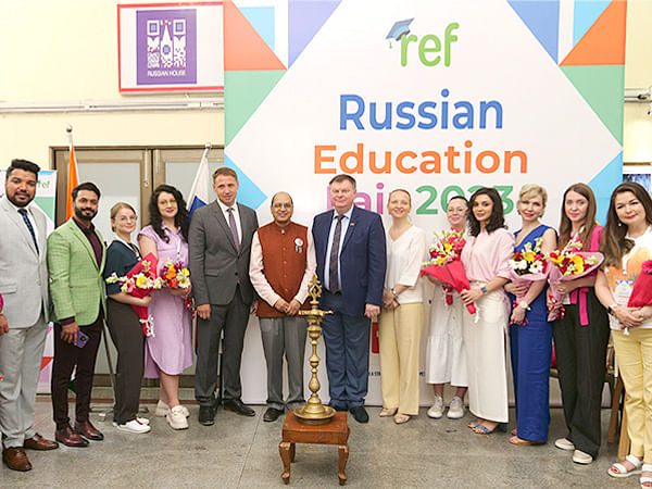 Consul General of Russia in Mumbai addressed the Indian medical aspirants at Russian Education Fair