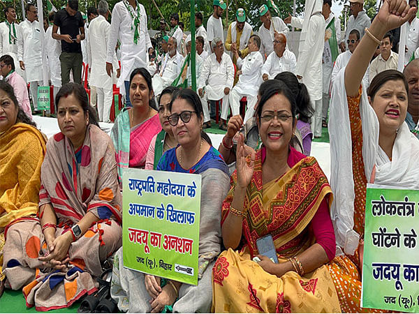 JDU leaders sit on hunger strike in Patna to protest against new Parliament inauguration by PM Modi