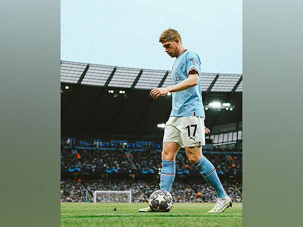 Kevin De Bruyne wins Player Maker of Year Award for Premier League season