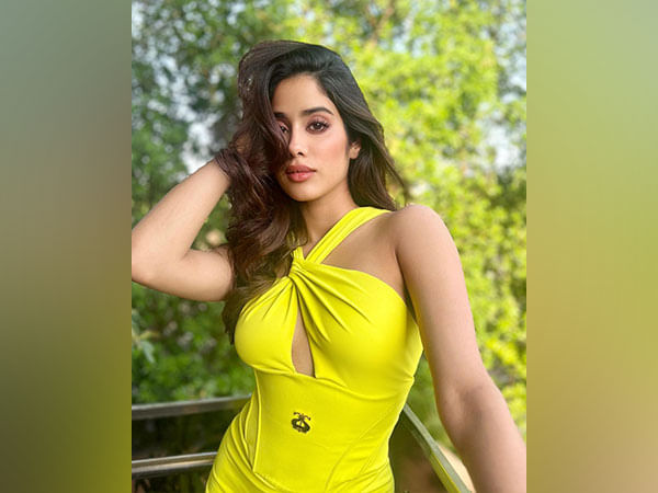 New Day, New Pics from Janhvi Kapoor's galler