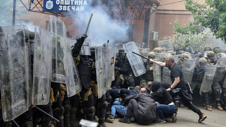NATO troops guard Kosova town after 30 soldiers & 52 Serb protesters injured in clashes