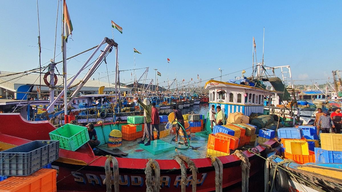 Fishermen at work at Udupi's Malpe Bandar | Sharan Poovanna | ThePrint