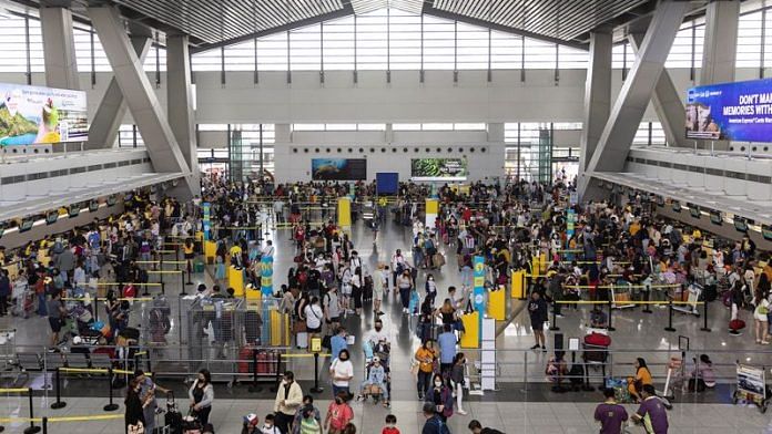 Passengers queue at airline counters in the Ninoy Aquino International Airport, in Pasay City, Metro Manila, Philippines | File Photo: Reuters