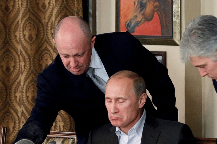 Yevgeny Prigozhin (L) with Russian Prime Minister Vladimir Putin | REUTERS/Misha Japaridze/Pool