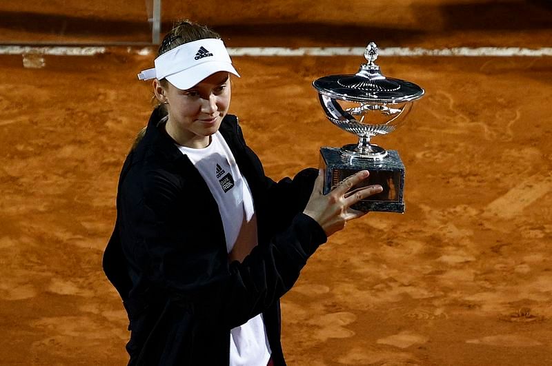 Elena Rybakina lifts Italian Open as Anhelina Kalinina retires in