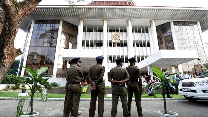 Sri Lankan Police stand guard in front of the Supreme Court | Reuters/Dinuka Liyanawatte