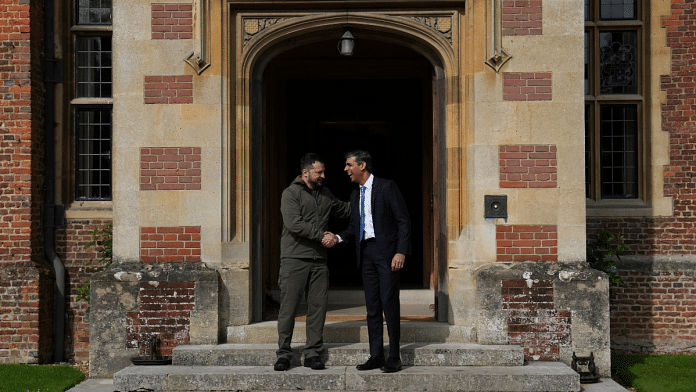 British PM Rishi Sunak shakes hands with Ukraine's President Volodymyr Zelenskyy | Carl Court/Pool via Reuters