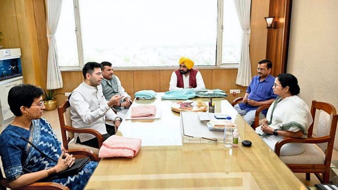 West Bengal CM Mamata Banerjee in a meeting with Delhi CM Arvind Kejriwal, Punjab CM Bhagwant Mann and senior party leaders Raghav Chadha, Sanjay Singh and Atishi Marlena, in Kolkata | Image: @AITCofficial via PTI photo