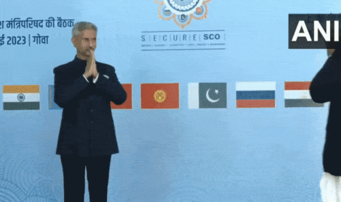 No shake hand, only Namastey..., Jaishankar greets Pakistan minister Zardari at SCO meet in Goa