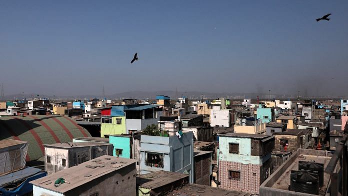 A view shows a cluster of houses at a slum area in Mumbai | Photo: Reuters