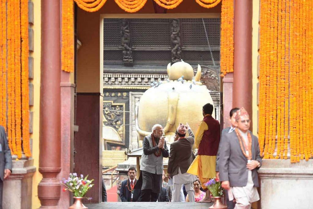 modi in pashupatinath, kathmandu