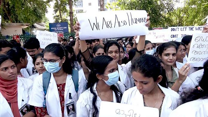 Doctors in Thiruvananthapuram demand justice for Dr Vandana Das's death | Photo: ANI