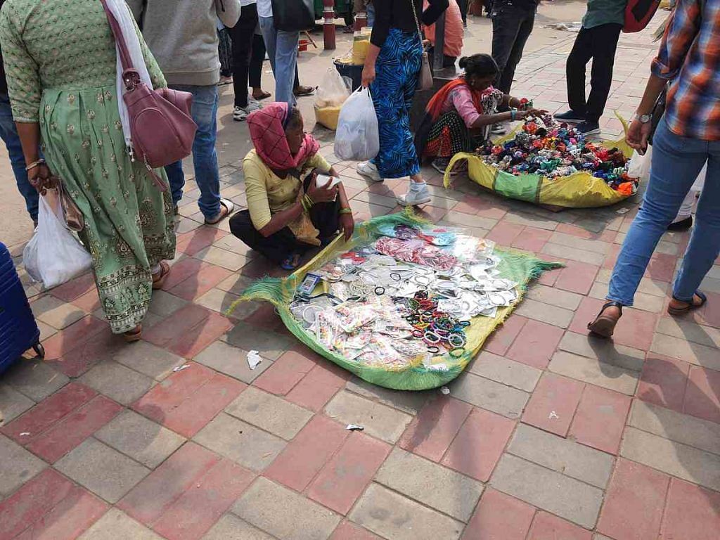 Sarojini Nagar Market vendors