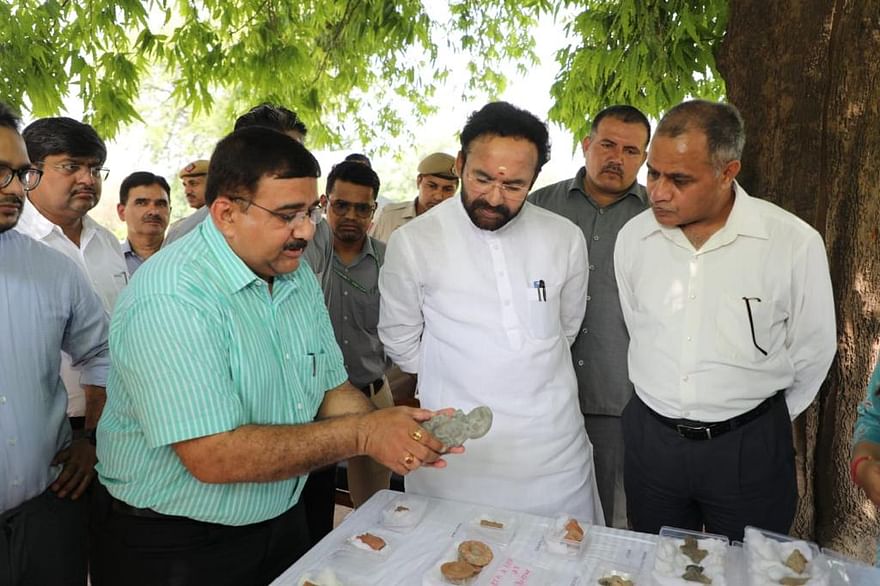 Swarnkar explains antiquities at Purana Qila complex to G Kishan Reddy | Credit: ASI/Twitter