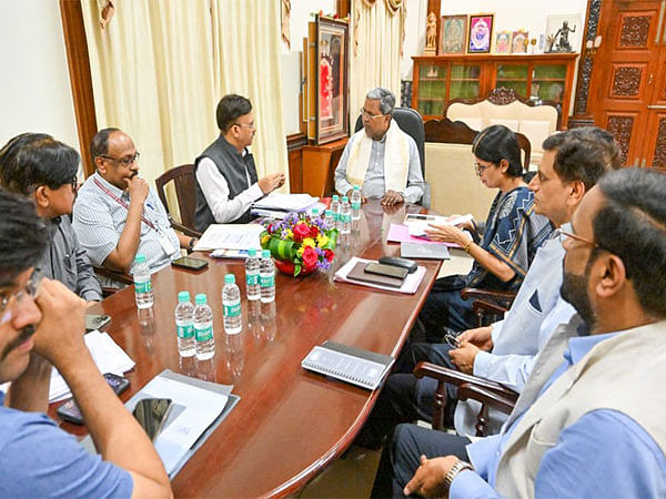 Karnataka: Ahead of Cabinet meeting, CM Siddaramaiah meets with senior officials on roll out of 5 guarantees