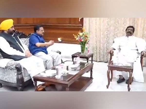 Delhi Govt Vs Centre Ordinance Row Kejriwal Meets Jharkhand Cm Hemant