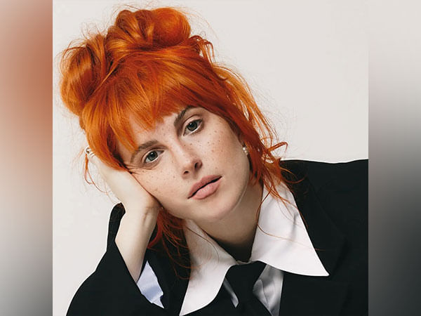 Hayley Williams apologises for kicking fans out of show 
