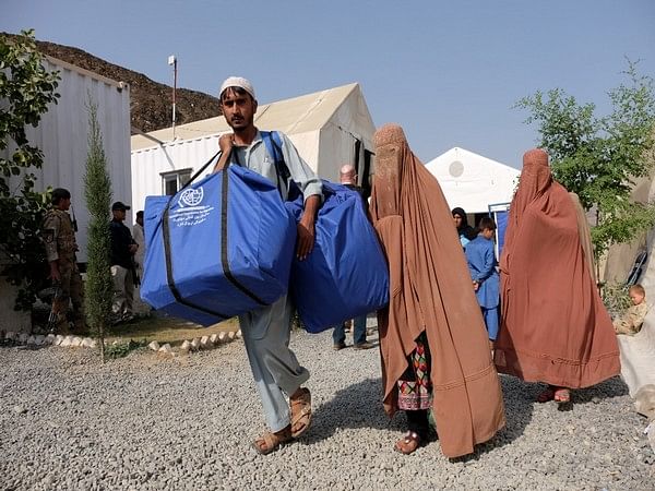 More than 2000 Afghan refugees return home from Iran