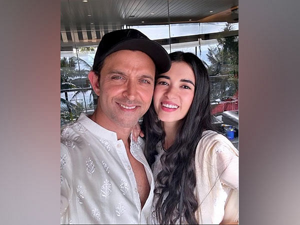 Saba Azad drops adorable pictures with boyfriend Hrithik Roshan, fans say 'Please tie the knot' – ThePrint – ANIFeed