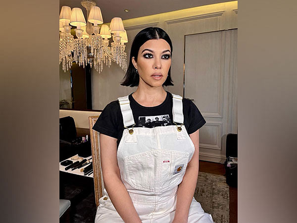 Kourtney Kardashian flaunts baby bump in green bikini, pics inside