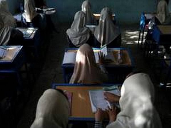 Afghanistan: No female participants in Kabul medical exam