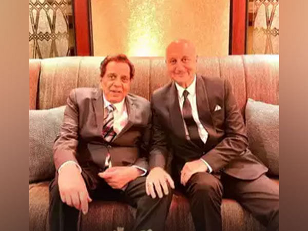 Dharmendra recites poem on 'Maa,' Anupam Kher shares video