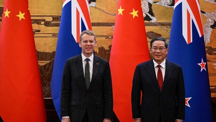 Chinese Premier Li Qiang and New Zealand Prime Minister Chris Hipkins attend a signing ceremony at the Great Hall of the People in Beijing on June 28, 2023/Reuters