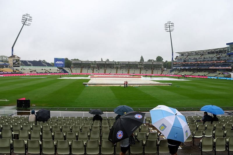 CricketAshes battle set to resume after early lunch as rain clears