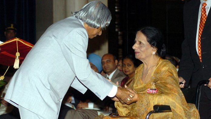 Surinder Kaur was honoured with the Padma Shri in 2006 | Commons | President's Secretariat