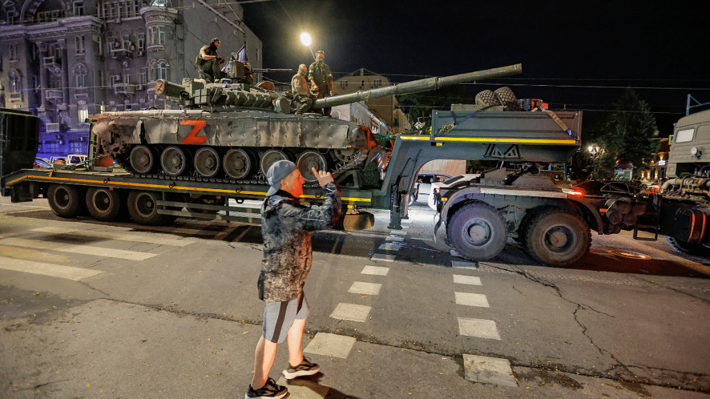 On Saturday night, Wagner fighters began withdrawing from the Rostov military headquarters they had seized | REUTERS/Alexander Ermochenko