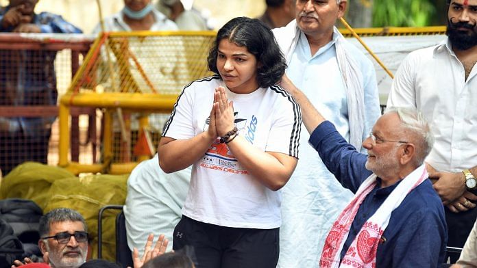 Wrestler Sakshi Malik gestures during the ongoing protest against the alleged harassment of athletes by WFI chief Brij Bhushan Sharan Singh, at Jantar Mantar | ANI file photo