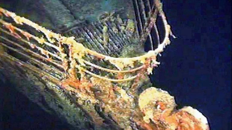 US, Canadian ships & planes look for missing sub that took tourists on trip to Titanic wreckage