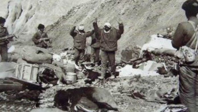 Indian soldiers surrender to Chinese forces during Sino-Indian War in 1962 | Wikimedia Commons