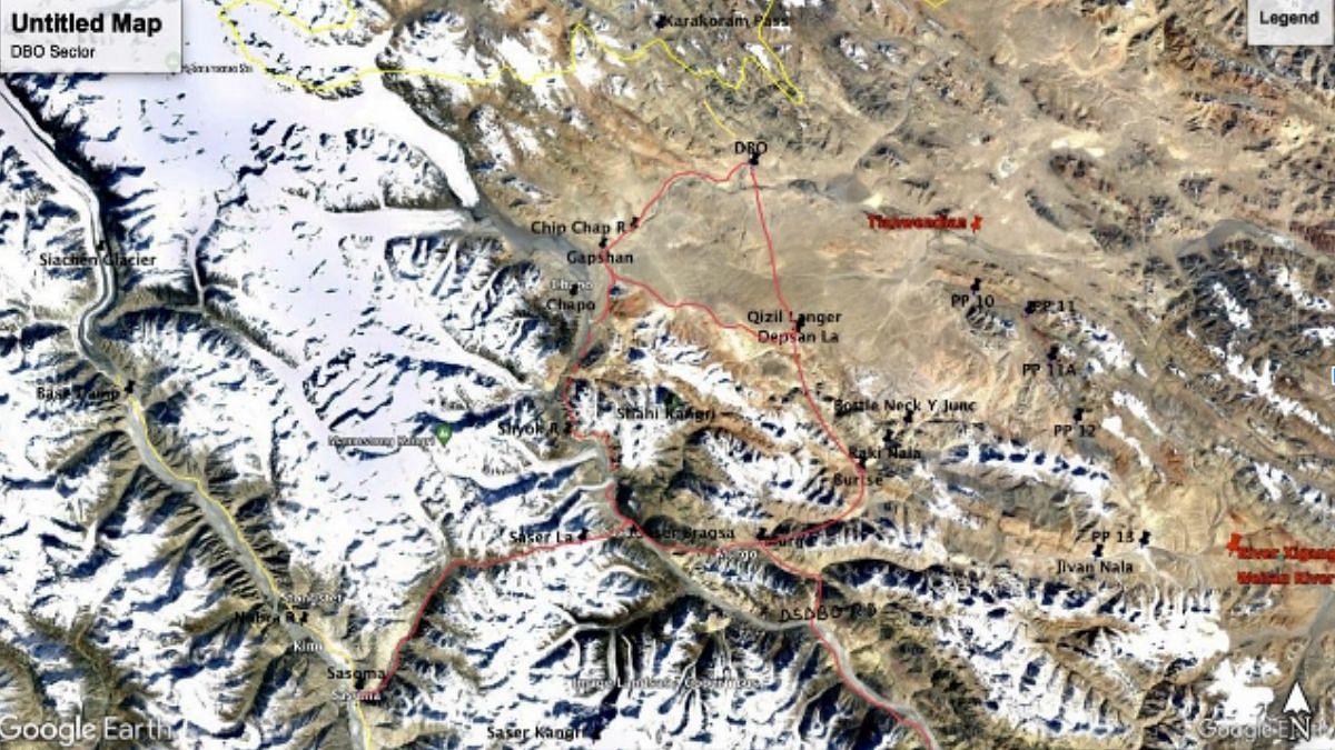 डीबीओ सेक्टर की सड़कें दिखाते हुए एनोटेट की गई Google Earth इमेज