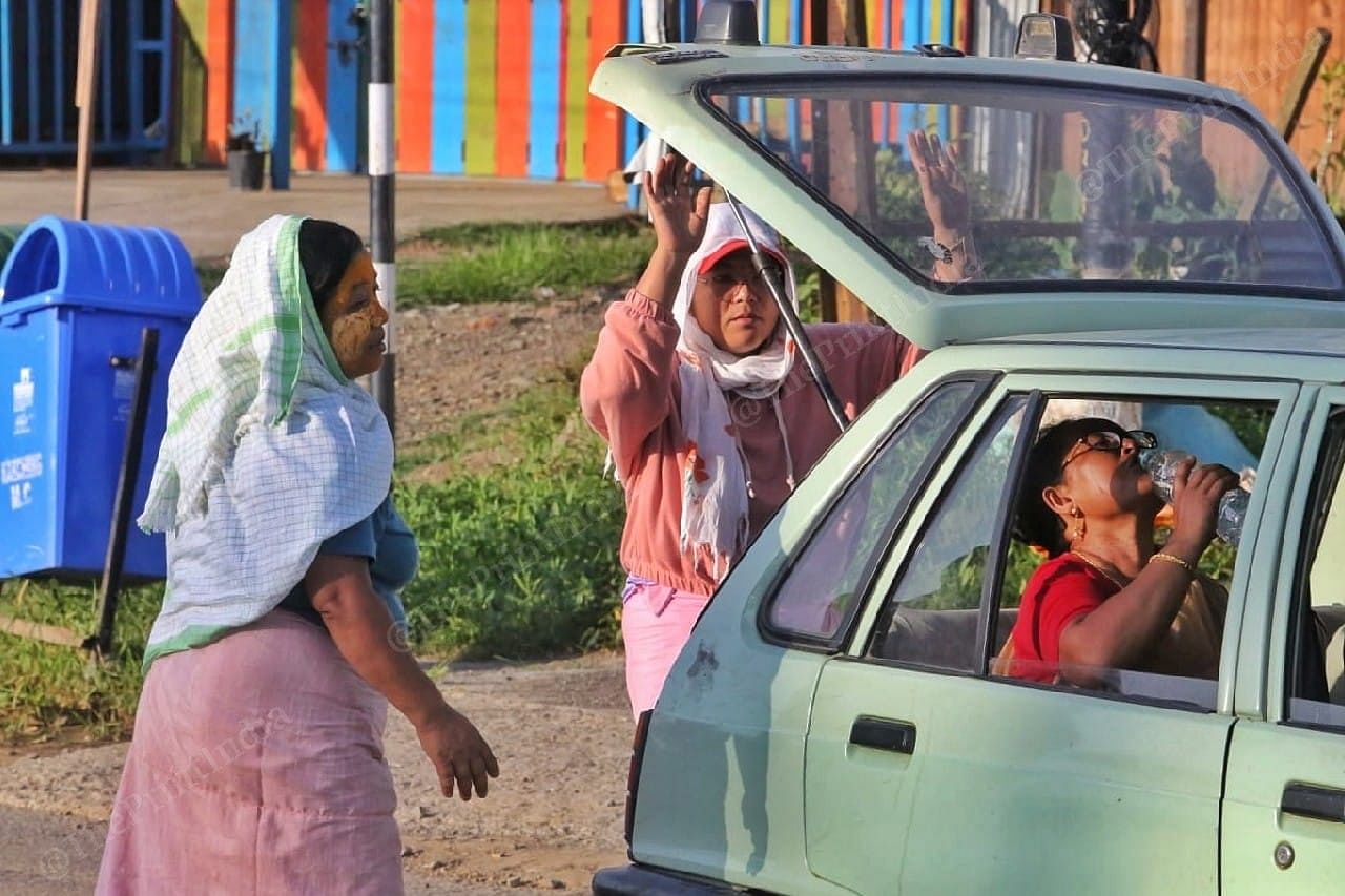 The women check the boot of a car | Praveen Jain | ThePrint
