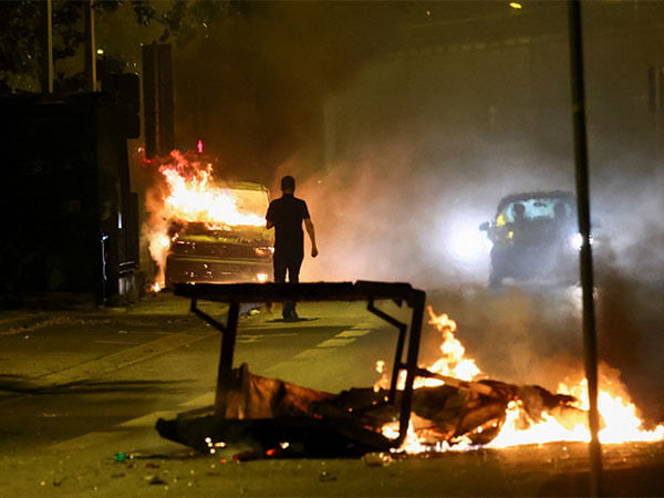 France protests: Beijing lodges complaint over attack on bus carrying Chinese tourists