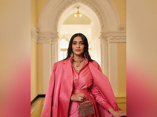 Sonam Kapoor to attend Paris Fall/Winter Couture Week