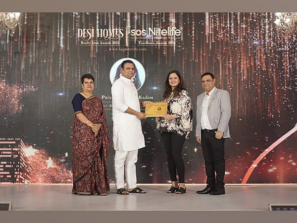 Rahul Narwekar Honors Priyanka Satish Kadam at SoS NiteLife Excellence Awards 2023 for Business Excellence in Direct Selling Industry