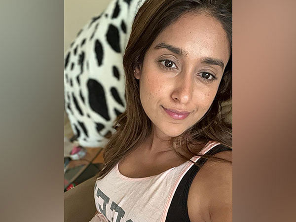 Ileana D'Cruz flaunts third-trimester glow in latest selfie 