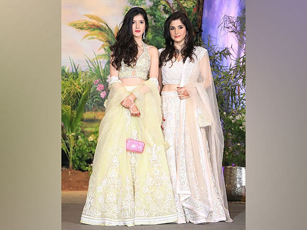 Maheep Kapoor drops cute video with daughter Shanaya Kapoor